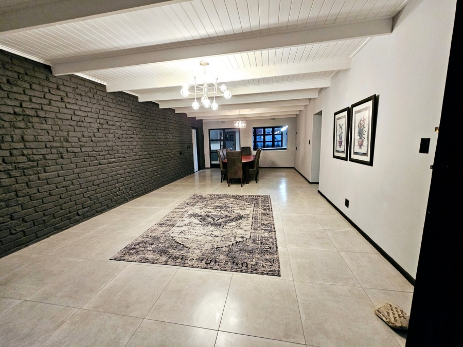 5 Bedroom Property for Sale in Stilbaai Wes Western Cape